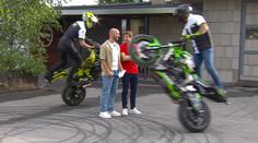 VIDEO: Takhle se jezdí ve stylu. Kaskadéři předvedli ostrý "balet na motorce"