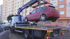 Ústí nad Labem začne prodávat auta, která blokovala ulice města