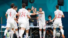 Prvním semifinalistou jsou Španělé. Švýcary zdolali až na penalty