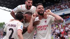 Velký souboj o italský titul ovládli hráči AC Milán, Interu nestačily ani tři góly