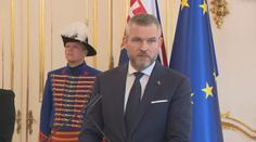Slovenský prezident jezdí k holiči se sirénou. Vyděsil obyvatele sídliště
