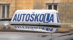 V autoškolách nastanou velké změny. Upravují se písemné testy. PŘEHLED