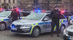 Policisté v Plzni dostali nová auta. Pochlubili se s nimi na náměstí