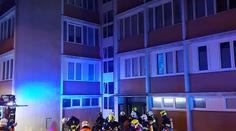 V paneláku v Liberci vybuchl plyn! Jeden zraněný, dům posoudí statik