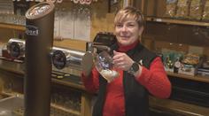 Pivo v restauracích enormně zdražuje. Lidé se ale zlatavého moku vzdát nechtějí