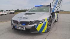 Policistu, který naboural drahé BMW, pustili z nemocnice