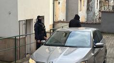 Velká policejní razie: Kvůli osvědčením pro revizní techniky zasahují na třech místech