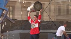 Nosek ukázal Pardubicím Stanley Cup. Přijel na koňském povozu z 19. století