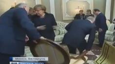 VTIPNÉ VIDEO: Lukašenko uhýbal Putinovi židlí jako ve třetí třídě!