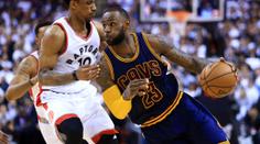 Skvělý DeRozan nestačil. James dovedl Cleveland k mečbolu!