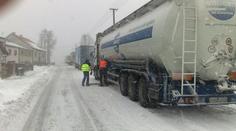 Česko znovu zasypal sníh. PODÍVEJTE SE, kde komplikuje dopravu