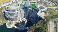 Luxusní ráj v Šanghaji! Tento hotel postavili v zatopeném lomu