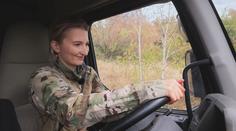Táta je kamioňák, styděl by se: Reportérka TV Nova sedla do tatry, s manuálem jí to nešlo