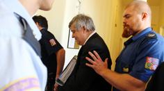 Soud s doktorem Bartákem dnes nebude. Svědkyně je nemocná