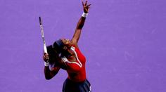 Serena drtí konkurenci, Azarenková potřebovala na Kerberovou 3 hodiny