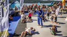 Krpálek na Lipně vyučoval judo. Neumannovou hodil na zem, ukázal základní chvat