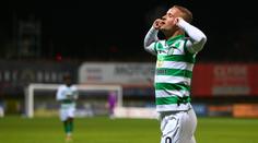 Další skandál ve Skotsku. Legenda Celticu kopla dýmovnici mezi fanoušky