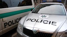 Po čelním střetu zůstal řidič s těžkým zraněním zaklíněný v autě