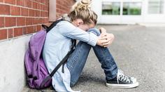 Šikana na Slovensku: Spolužačky měly nalít 12leté školačce chemikálii do pití