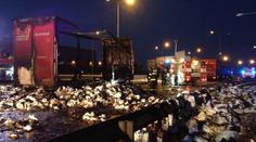 DOPRAVNÍ KOMPLIKACE! Nájezd na Pražský okruh u Modletic zablokoval požár návěsu