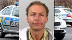 Policie pátrá po tomto nemocném muži! Uprchl a může nakazit i vás