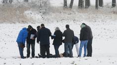 Smrt v poli: Nedaleko Pražského okruhu našli mrtvého muže!