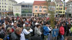 Na demonstranty ve Varnsdorfu Romové pokřikovali z ubytovny