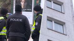 Tragédie v Plzni: Dítě vypadlo z okna, za chvíli za ním skočila i matka