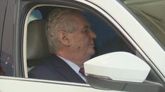 Prezident se sešel s hejtmanem, pak si vyzkoušel Škodu Kodiaq