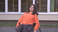 Dobrý anděl pomáhá i bojovnici Lauře, které nádor v bříšku prorostl páteří