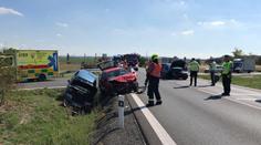 Na jihu Prahy kolabuje doprava. Kvůli havárii aut a vodovodu!