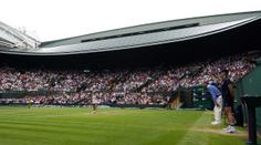 Hamižný kouč si nacpal do kapes 27 jogurtů. A Wimbledon krotí situaci