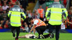 Zápas Liverpoolu přerušil neznámý naháč. Světu ukázal své přednosti