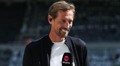Fotbalista Crouch terčem vtípků. Uniklo video, na kterém hraje golf