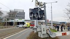 V Olomouci a Ostravě vykolejily vlaky. Tři lidé jsou zranění
