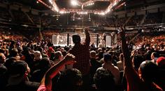 Konec zápasům za zavřenými dveřmi: Na UFC se vrátí tisíce diváků