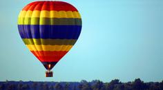 Balon s turisty začal hořet a zřítil se! Zemřeli čtyři lidé