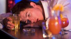 Problém s alkoholem má polovina Čechů! Přibývá lidí, kteří pijí denně