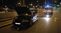 Řidič v BMW chtěl ujet strážníkům, po nehodě skončil v poutech