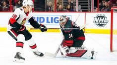 Mrázek výhru nevychytal, Carolině se vzdaluje play off
