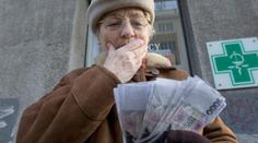 Pozor! Před Vánocemi se mění termín výplaty důchodů