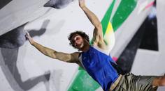 Sportovní lezení má premiéru: Ondra ve své disciplíně spadl, ale jde dál