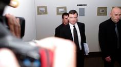 Rath chtěl být vydán k trestnímu stíhání. Výbor to doporučil