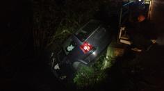 Auto skončilo po nehodě na Benešovsku v potoce!