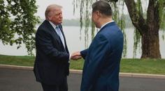 Si Ťin-pching provedl Trumpa centrem moci. Jednali o světových krizích
