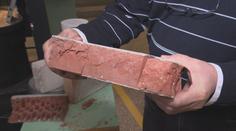 Štáb Novy testoval odolnost materiálu. Ustály by naše cihly zemětřesení?