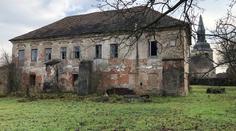 Mizející krása. V ruině z 16. století zbyly jen nádherné stropy