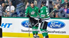 Přihrávka přes celé kluziště a gól: Famózní spolupráce bratrů v NHL!