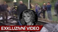 EXKLUZIVNÍ VIDEO: Vlak s dětmi projíždí kolem TĚLA IVETY BARTOŠOVÉ