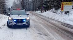 Orlické hory opět plné turistů! Dopravu na místě musela řidit policie